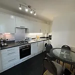 3 Bed Balcony Greenwich Retreat