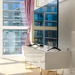 Cosy 2Br Riverside Apt In Greenwich With Balcony