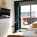 New Luxury Apartments In Central Location Next To Shops, Cafes, Bars & Metro