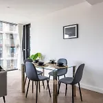 New | Luxury 2Bd/2B Apartment Wapping