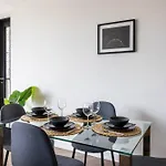 New | Luxury 2Bd/2B Apartment Wapping