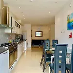 3 Bedrooms, 3 Baths, Spacious Lounge, Full Kitchen, Garden, Ground Floor, Free Parking