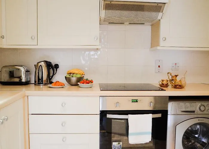 Oyo Home 139 Meridian Place 2 Bed