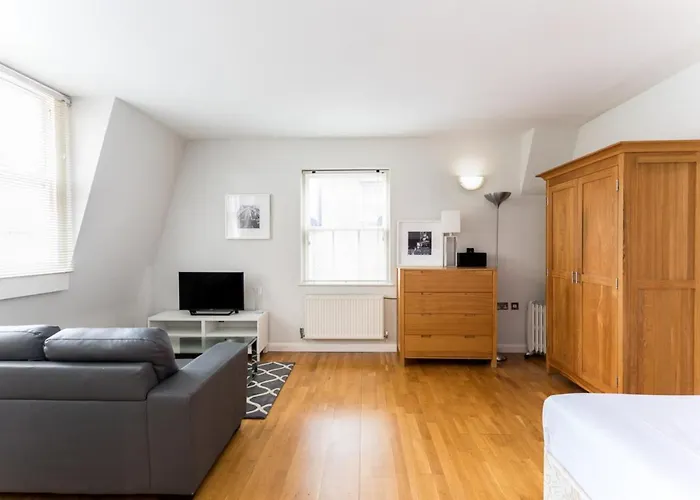Groveland Court Apartment 1