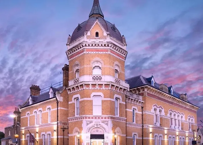 Lansbury Heritage Hotel