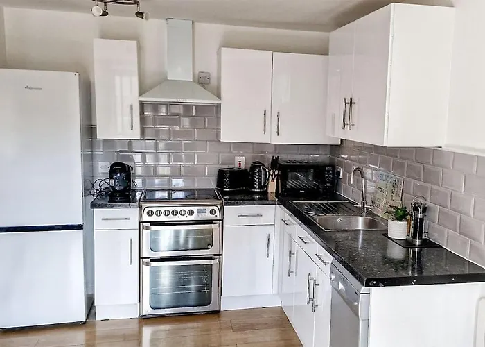 Comfy 2 Bed Flat With Free Parking, Close To Tube