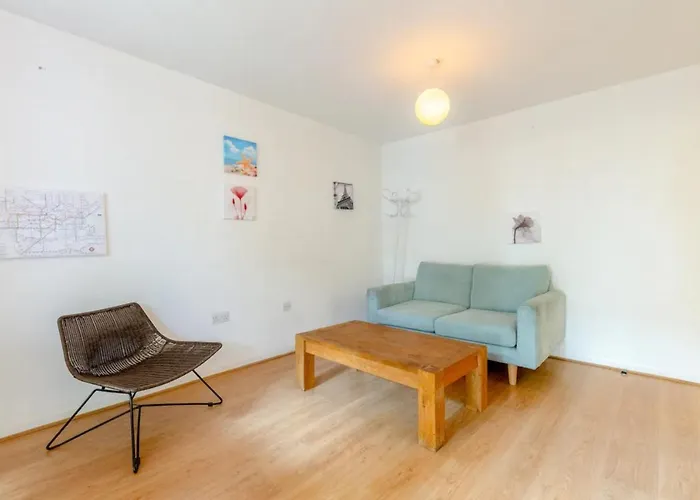Spacious 1 Bed Apartment Near Shoreditch Park