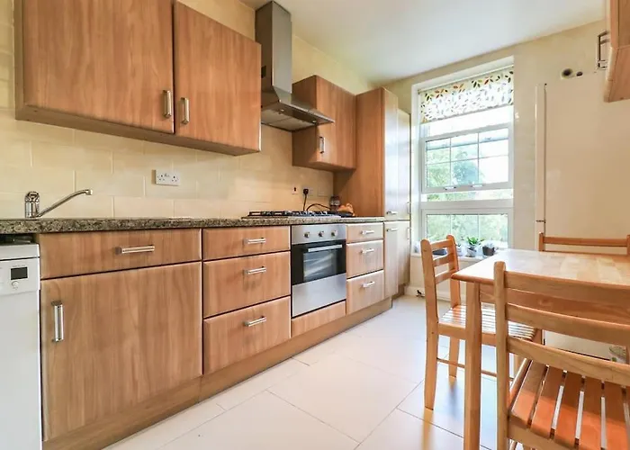 Spacious 4 Bed Flat Near London 02 Arena Greenwich