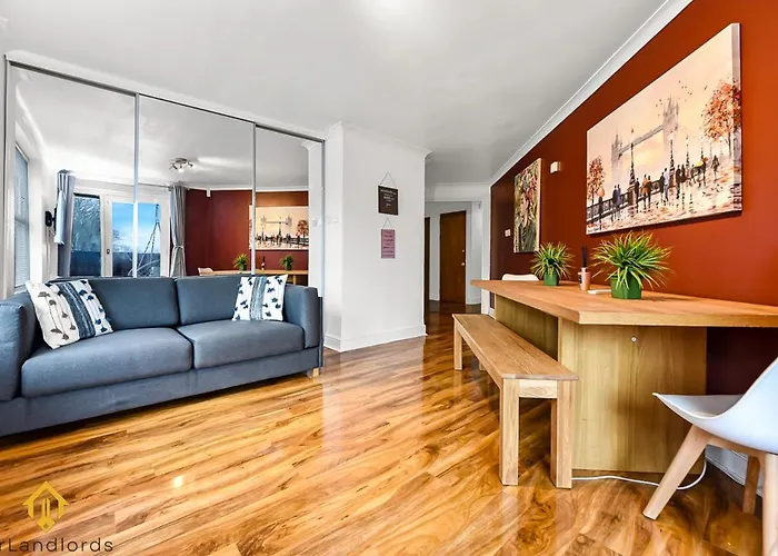 Charming River View 3 Bedroom Apartment In The Heart Of London