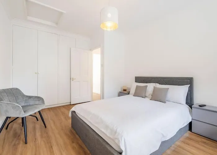 House 10 Mins To Tower Bridge Hot Tub & Parking