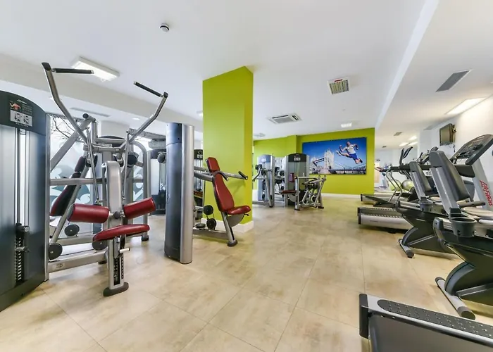 Cityscape Serenity: 10Th Floor Oasis Near City Airport, Excel & 02