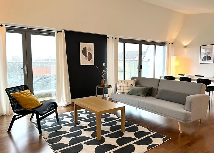 Stay In Style: Modern 2-Bed In Trendy London Area