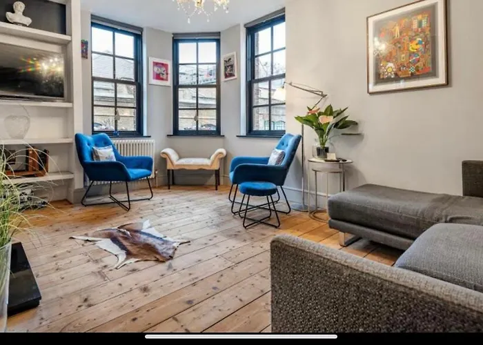 Tower Bridge, Boutique, Shad Thames Butlers Wharf Secure Parking , Balcony View Of Shard, Luxury With Van Parking Upto 4 Vans Ideal For Builders Shopfitters Secure Cctv