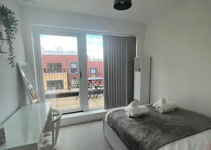 Private Room In London With Balcony