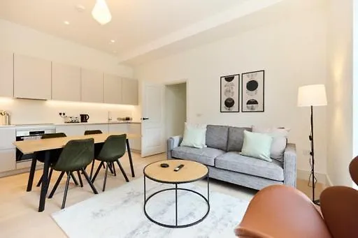 The East London Mile Crib - Bright 2Bdr Flat