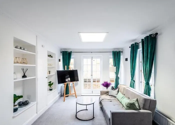 Liverpool Street Apartment
