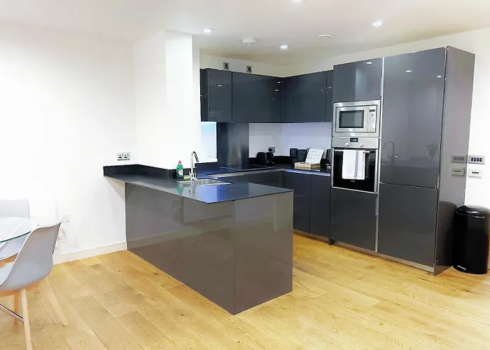 Luxury 2-Bed Apartment With Stunning Views Near The Shard & Tower Bridge