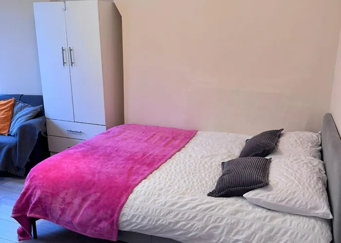 Peaceful Rooms In Old Street