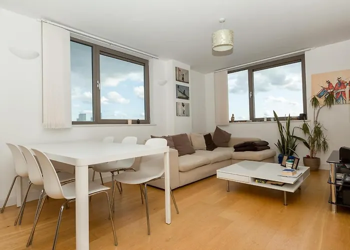 2 Bedroom East London Apartment With Lovely Views