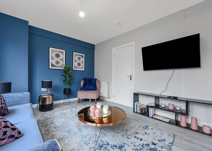 Lovely 4 Bedroom With Outdoor Space