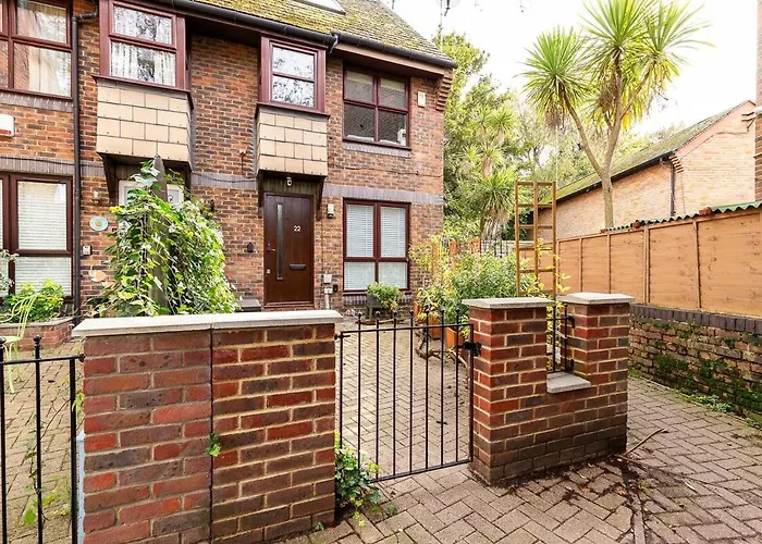 Cosy 1-Bed Flat Near Central London