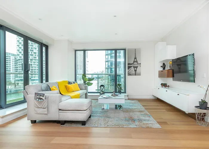 New Listing! Modern 3Br, Prime Canary Wharf
