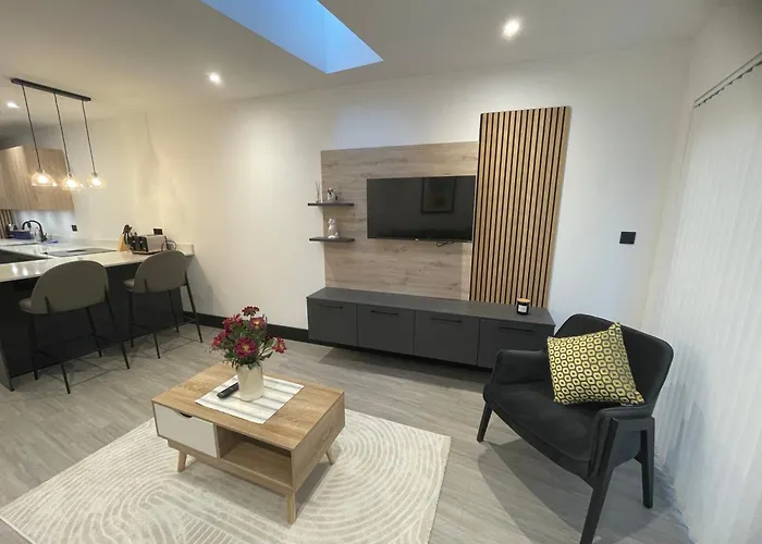 Beautiful Modern Eco Friendly 2 Bed House With Garden - London