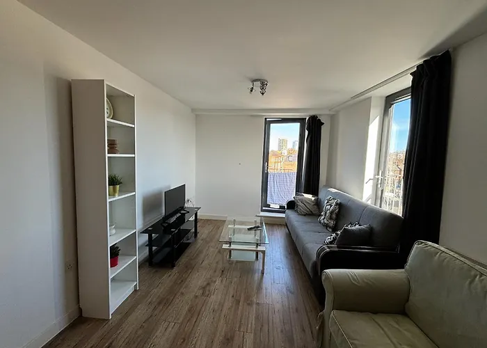 3 Bed Balcony Greenwich Retreat
