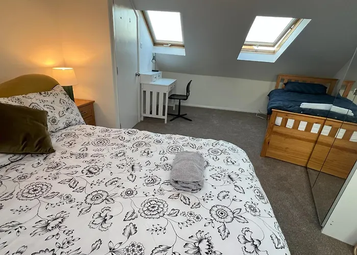 Large Triple Room In Canada Water London