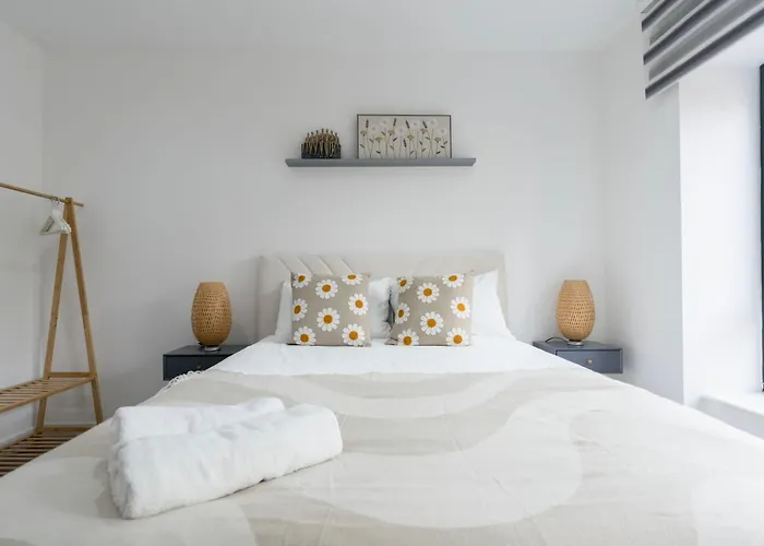 Stylish Modern Apartment By Aldgate East Station 4