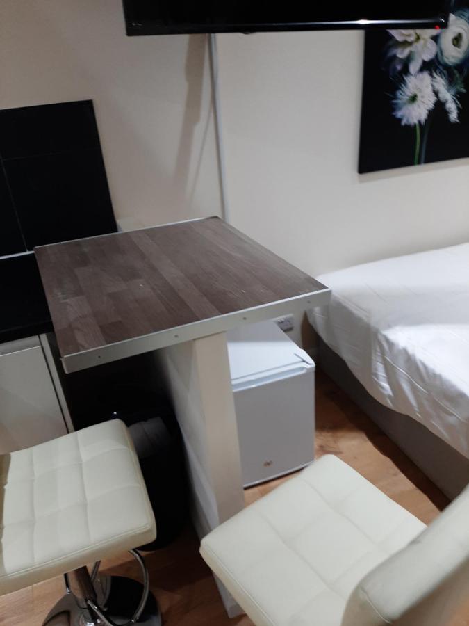 Twin Budget Room