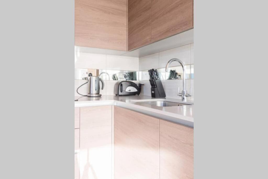 Luxury River Side Penthouse * London