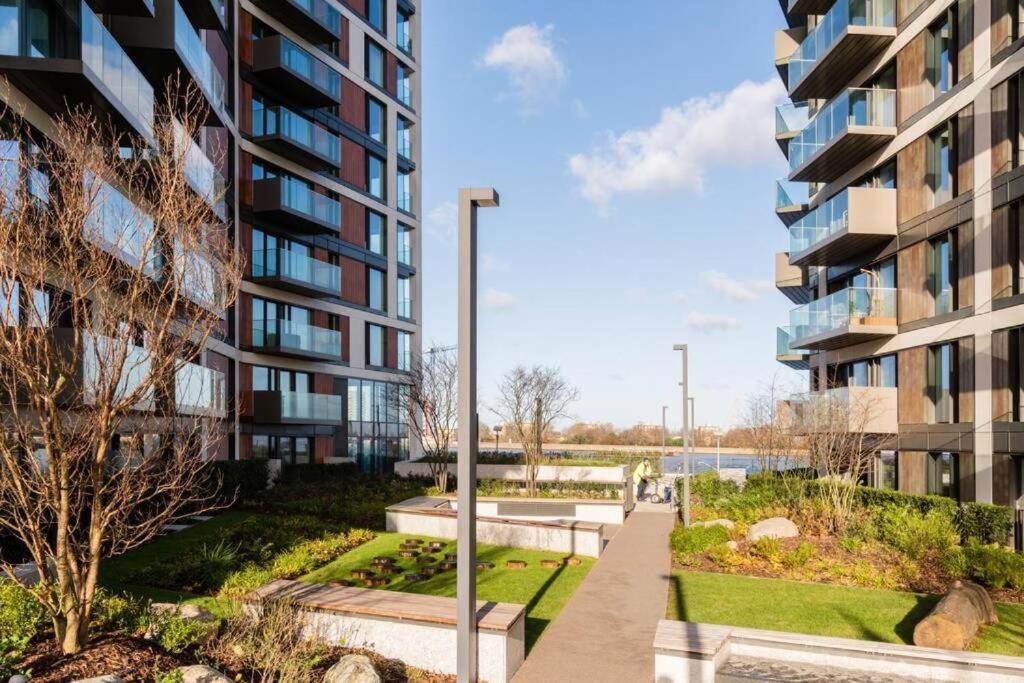 Luxury River Side Penthouse Apartment *