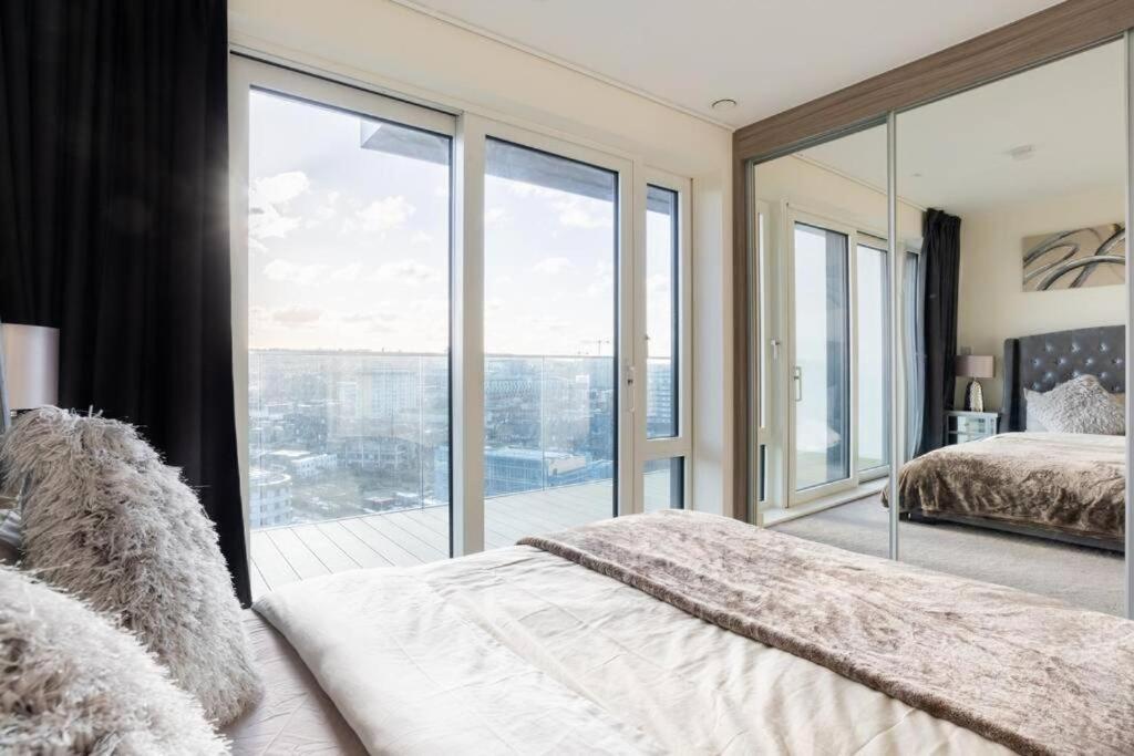 Luxury River Side Penthouse Apartment London