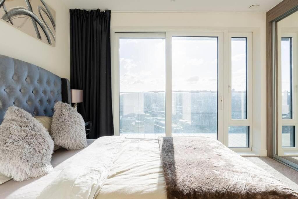 Luxury River Side Penthouse Apartment *