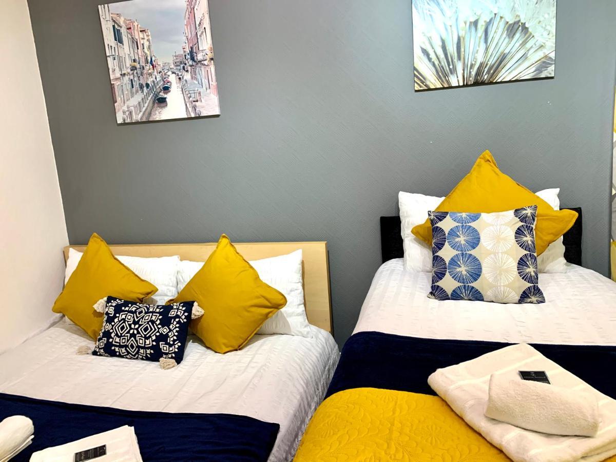 Spacious Excel 2 Bedrooms, Separate Reception, Kitchen, Full Apartment *