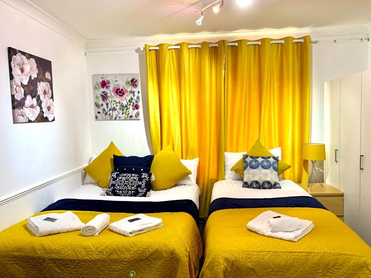 Spacious Excel 2 Bedrooms, Separate Reception, Kitchen, Full Apartment *