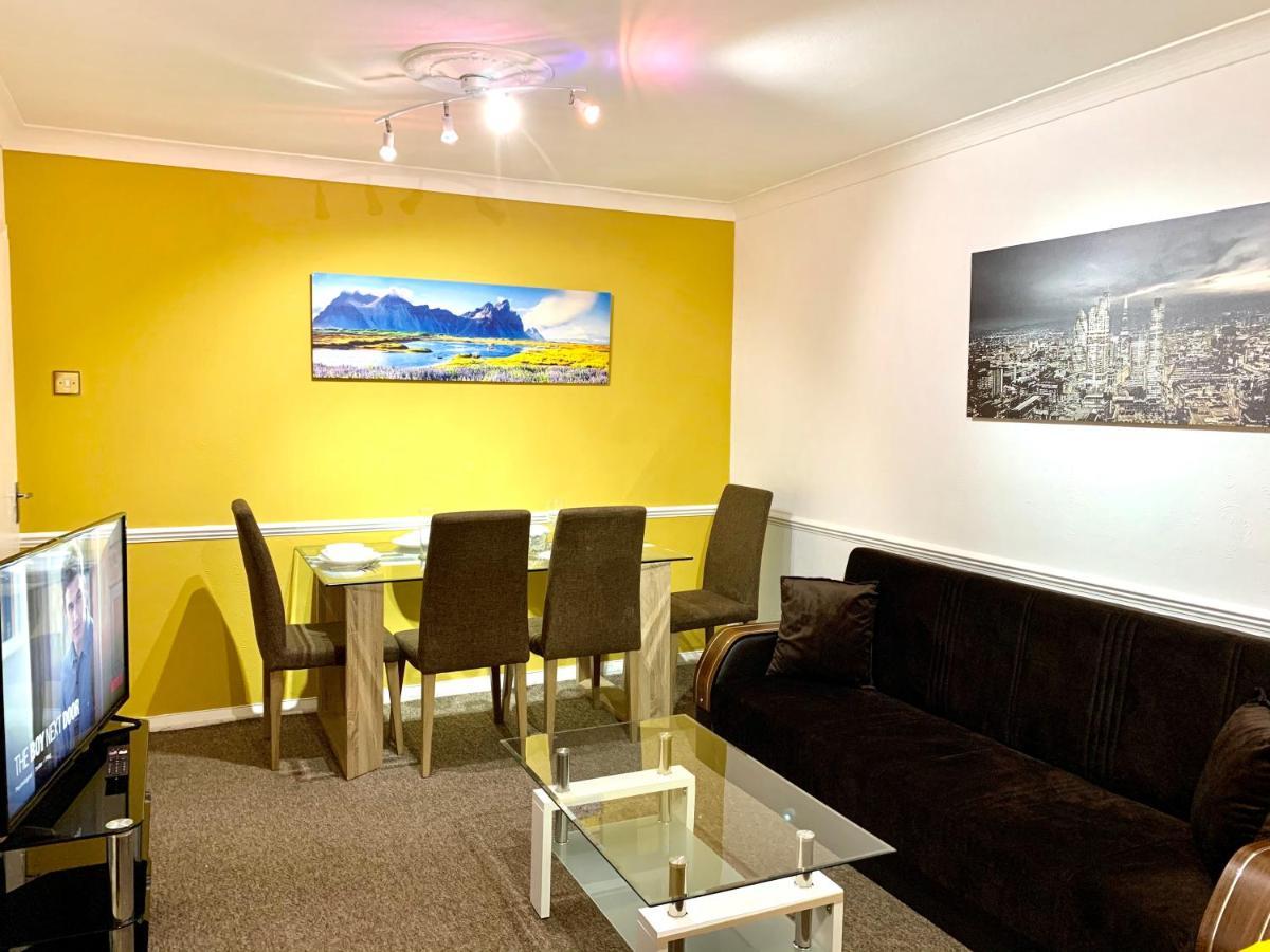 Apartment Spacious Excel 2 Bedrooms, Separate Reception, Kitchen, Full