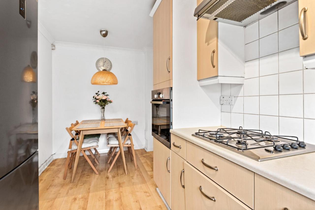 Ferienhaus Super 2 Bedroom House Near Canary Wharf, O2 Arena & Excel For 5 People London