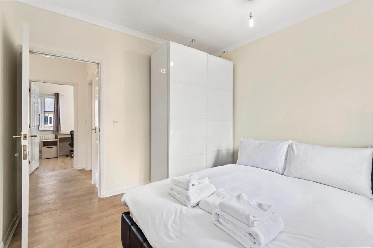 Ferienhaus Super 2 Bedroom House Near Canary Wharf, O2 Arena & Excel For 5 People London