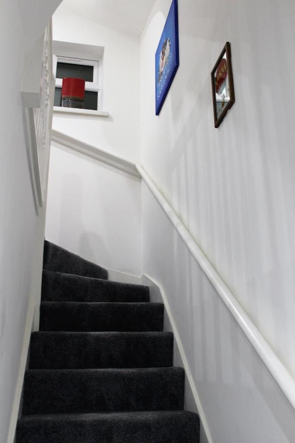 Modern 2 Bedroom In The Heart Of Greenwich Apartment London