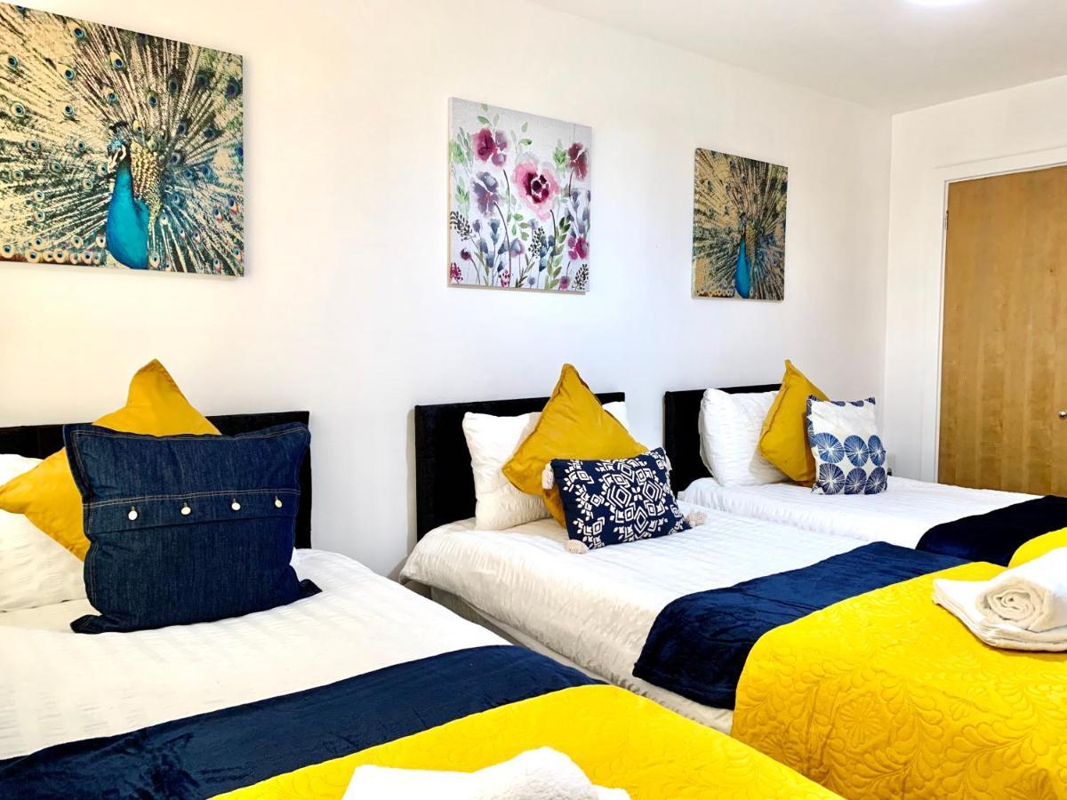 2 Bedrooms, Seperate Recption, Full Kitchen, Free Parking *