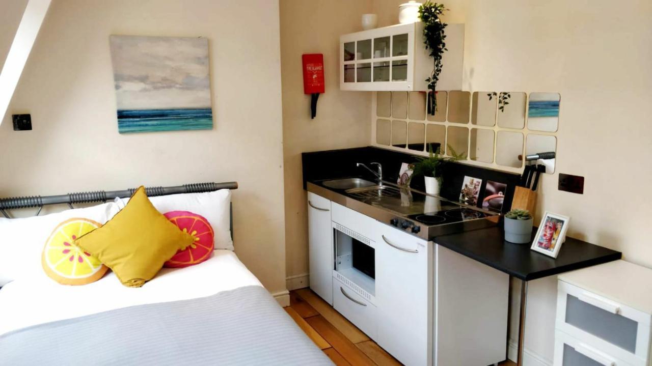 White's Row Resident Homestay