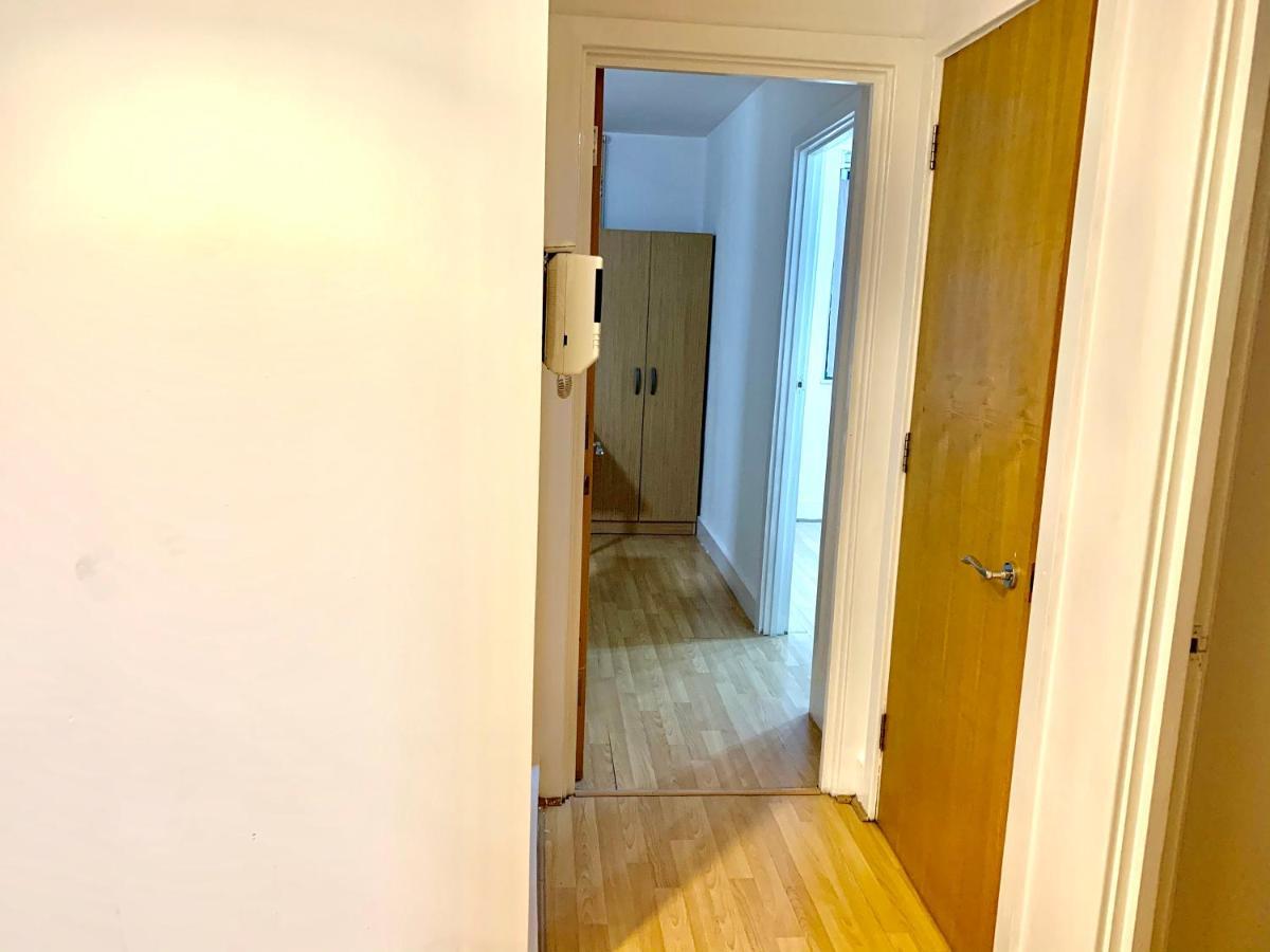 2 Bedrooms, Seperate Recption, Full Kitchen, Free Parking Apartment *
