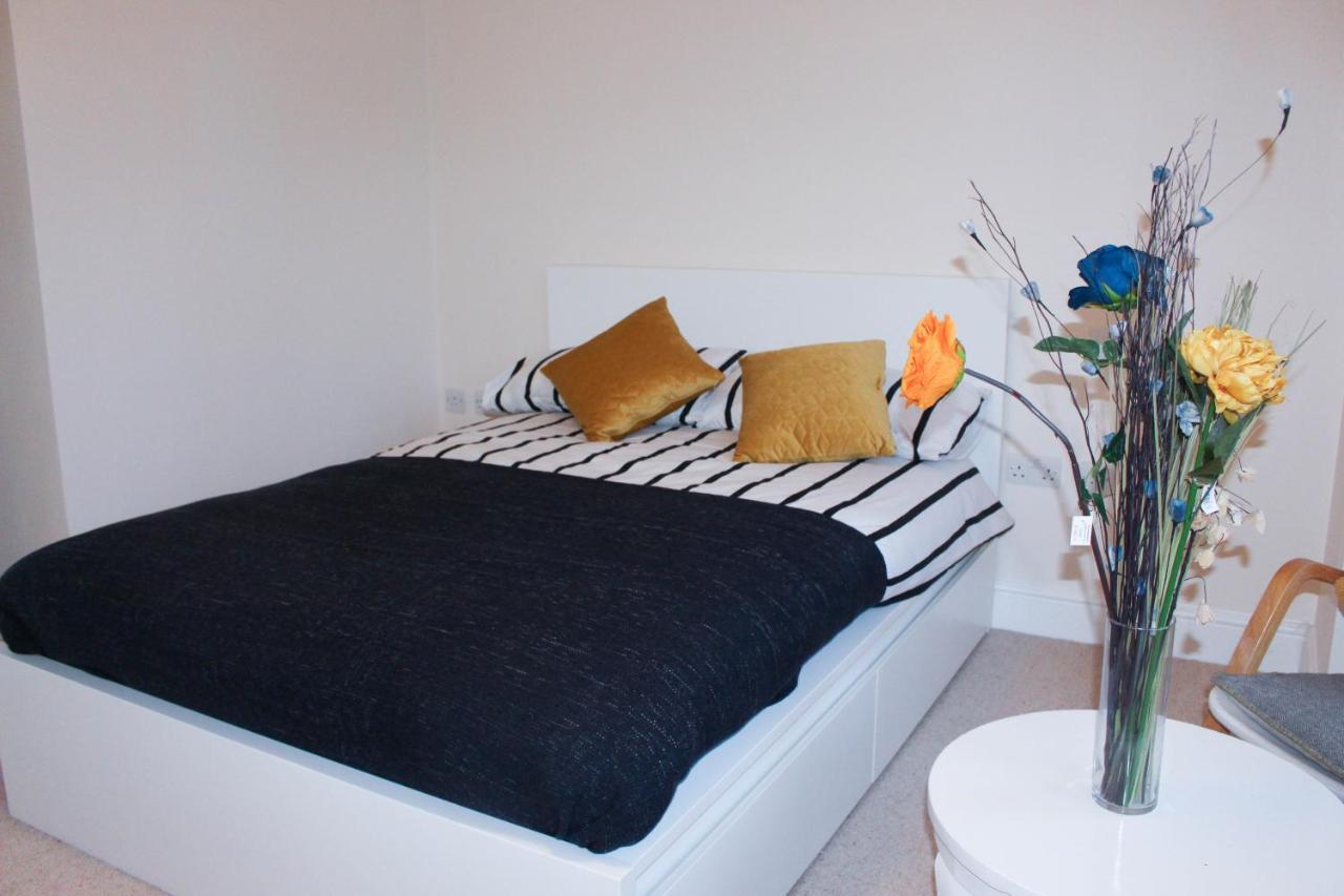 Blythe Park House Homestay London