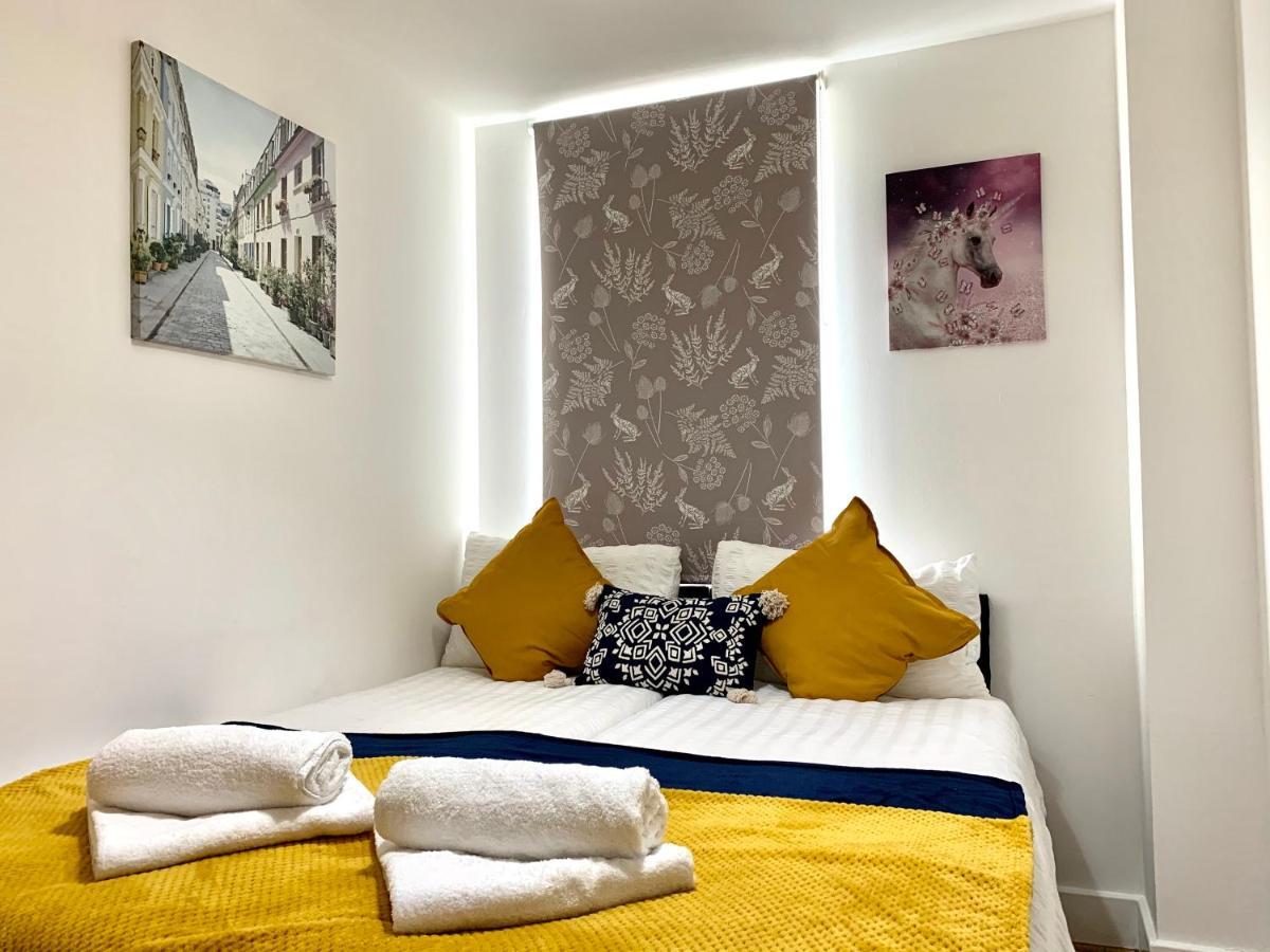2 Bedrooms, Seperate Recption, Full Kitchen, Free Parking Apartment London