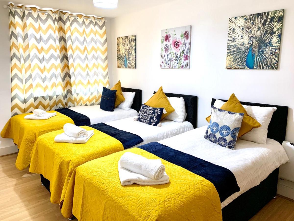 2 Bedrooms, Seperate Recption, Full Kitchen, Free Parking London