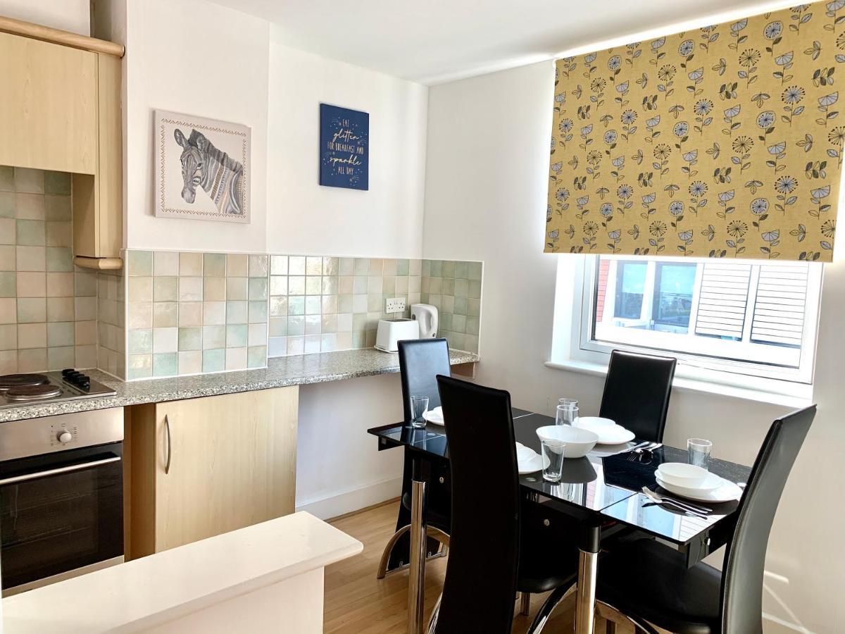 Apartment 2 Bedrooms, Seperate Recption, Full Kitchen, Free Parking