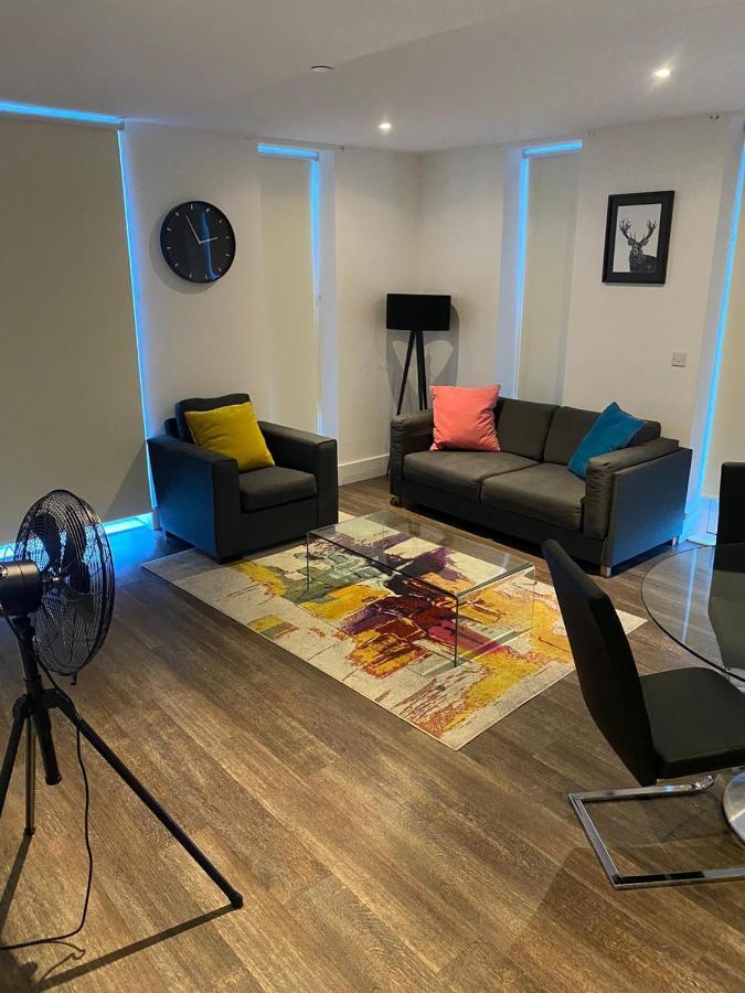High View Two Bedroom In Woolwich Apartment
