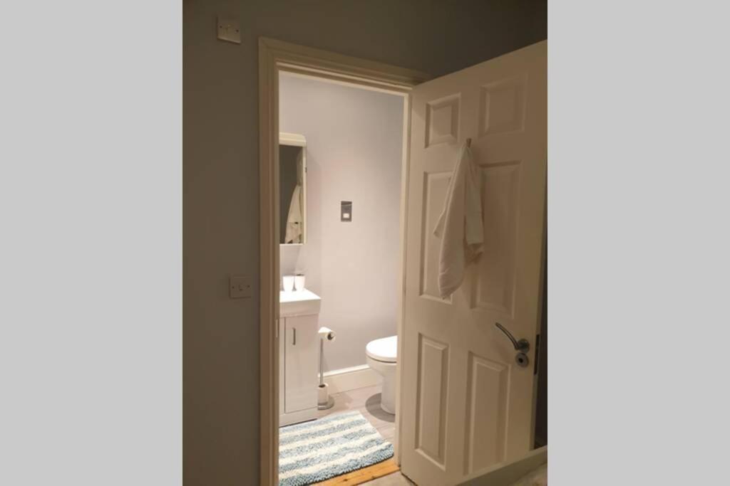 Spacious 2 Bed In Gated Community Up To 6 Guests Apartment *
